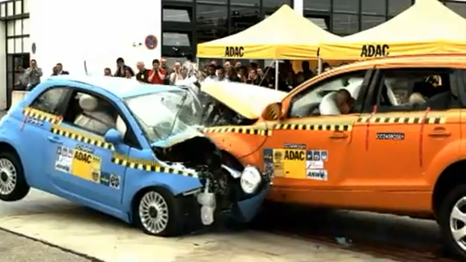 crashtestfiat500audiq7 Autosenzafreni